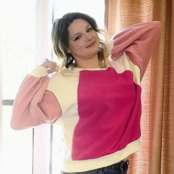 Pink Sweater - Picture 2 of 3